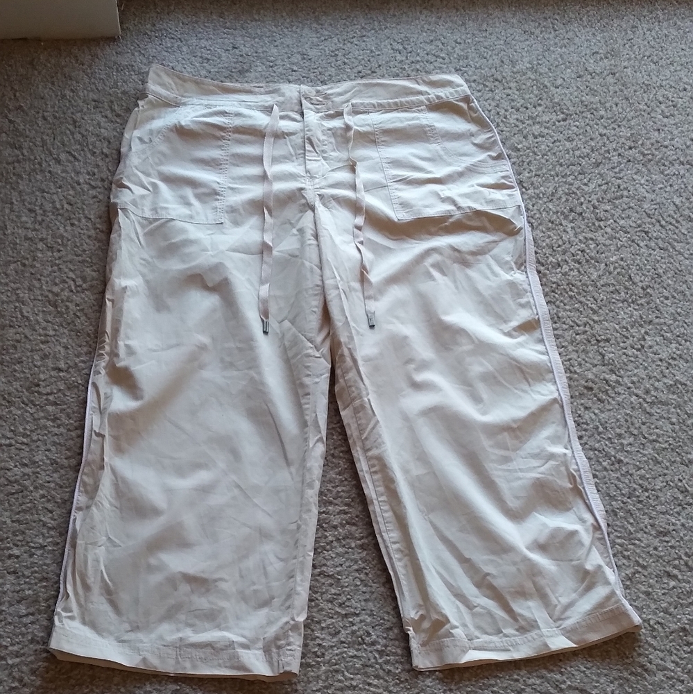 DANSKIN WOMEN'S Capri